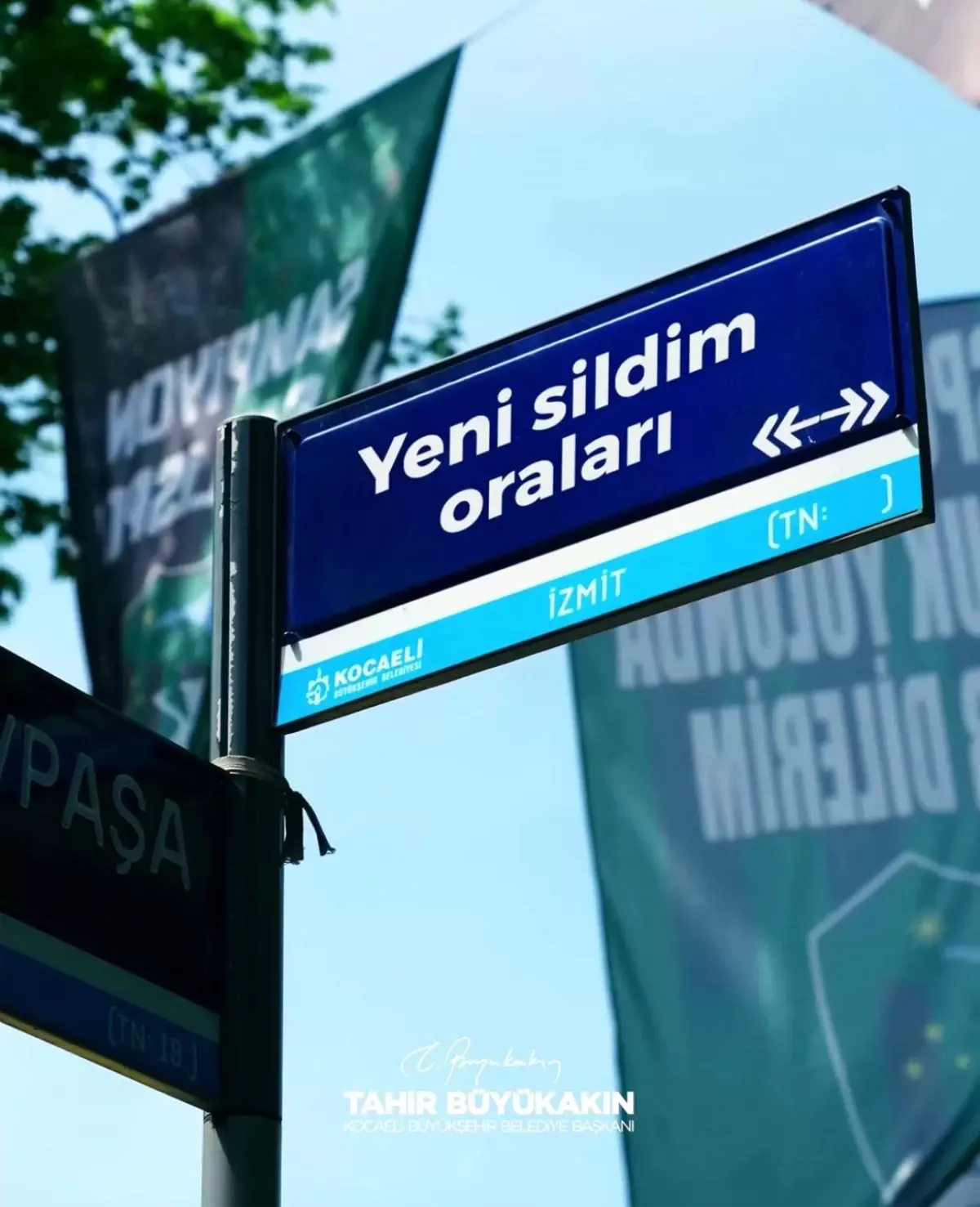 Kocaeli Büyükşehir Belediyesi, Anneler Günü'ne Özel Duygusal Trafik Levhası Videosu Yayınladı