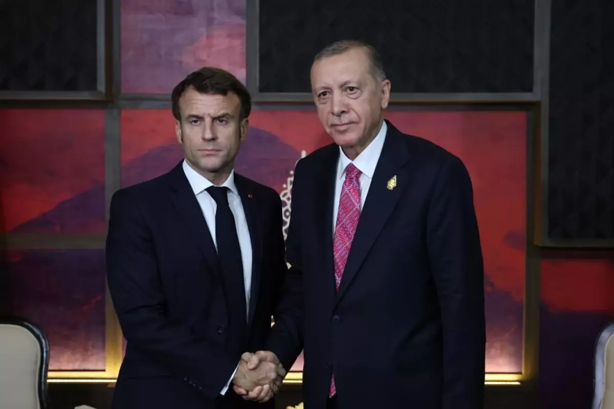 Erdoğan ve Macron: İstanbul'da Barış Görüşmeleri İçin Zemin Hazırlığı