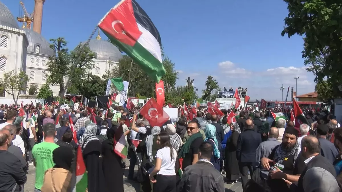 Gaza'ya Destek Yürüyüşü: İstanbul'da Binlerce Kişi Bir Araya Geldi