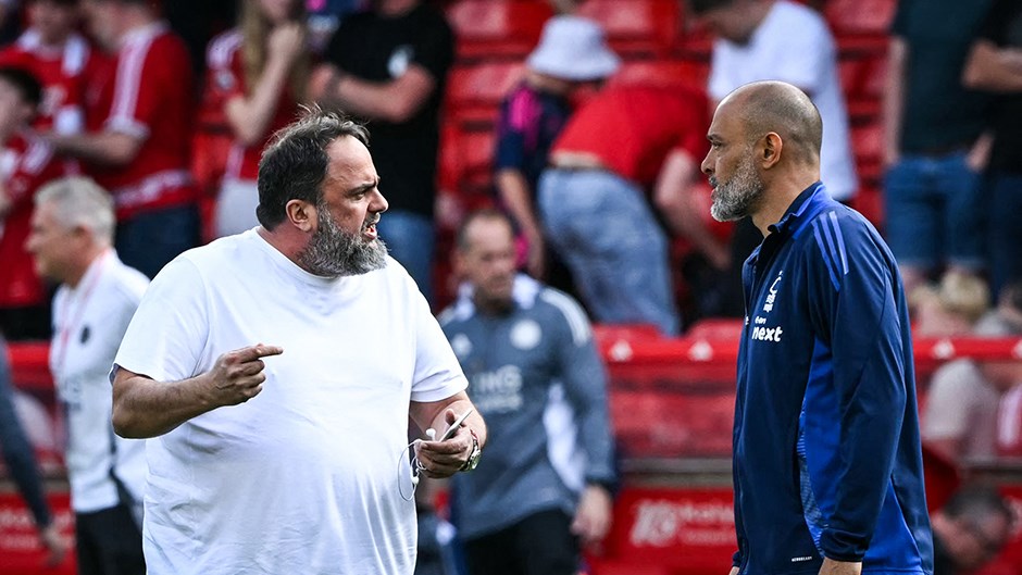 Premier League'te Şok Anlar: Başkan, Teknik Direktörünü Sahada Azarladı