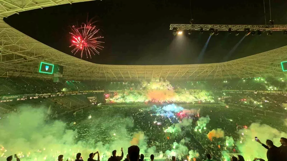 Kocaelispor Süper Ligin Yükselme Sevinciyle Konser Coşkusu Yaşadı
