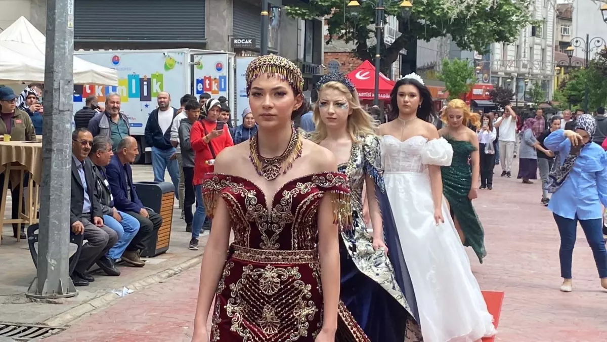 Karabük'te Kuaförler Festivali Renkli Anlara Sahne Oldu