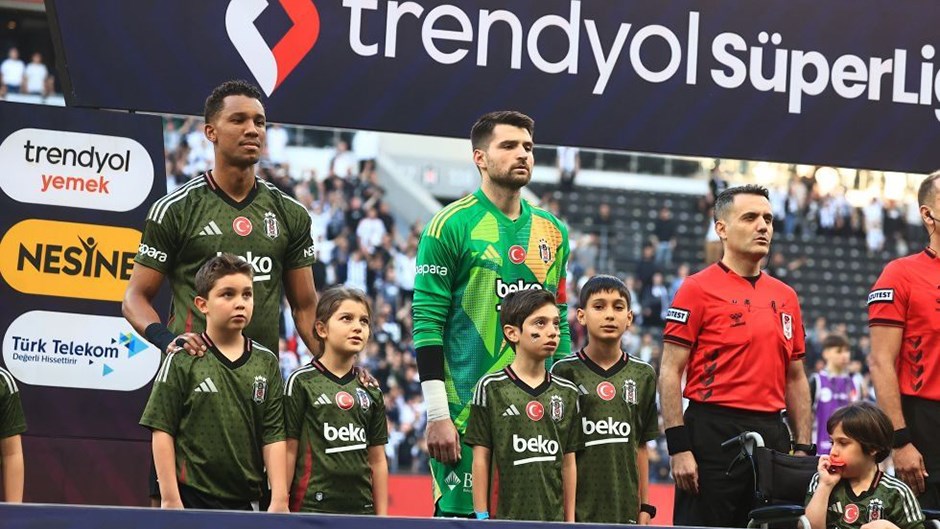 Beşiktaş'ta Felix Uduokhai Kafa Travması Sonrası Hastanede Takip Ediliyor