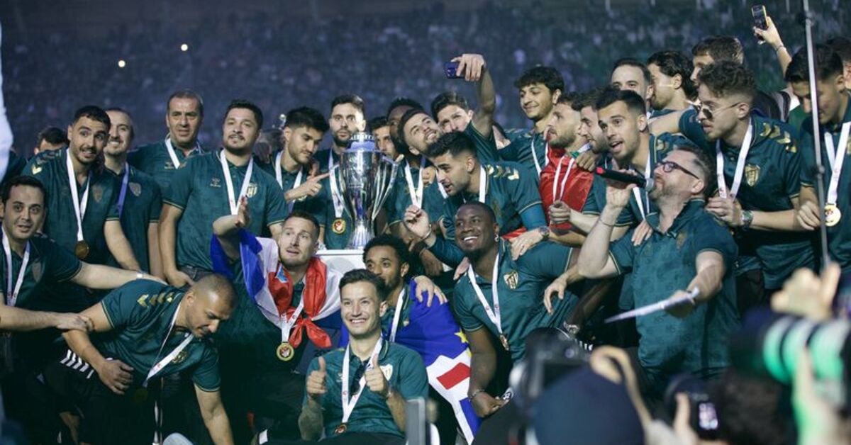 Kocaelispor, Trendyol 1 Lig Şampiyonu Oldu: Kupa Kutlaması Binlerce Taraftarın Coşkusuyla Gerçekleşti