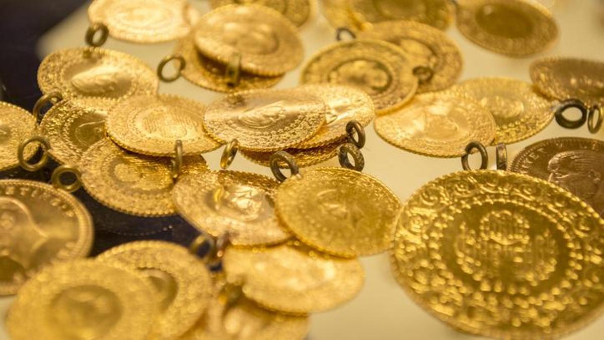Altın Fiyatlarında Dalgalı Seyir: Uzmanlar Yatırımcılara Dikkat Çekiyor