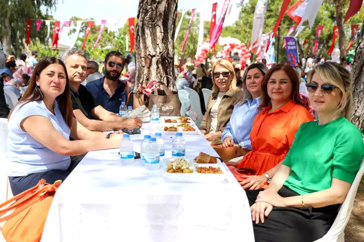 Manavgat'ta Anneler Günü Etkinliği Coşkuya Sahne Oldu