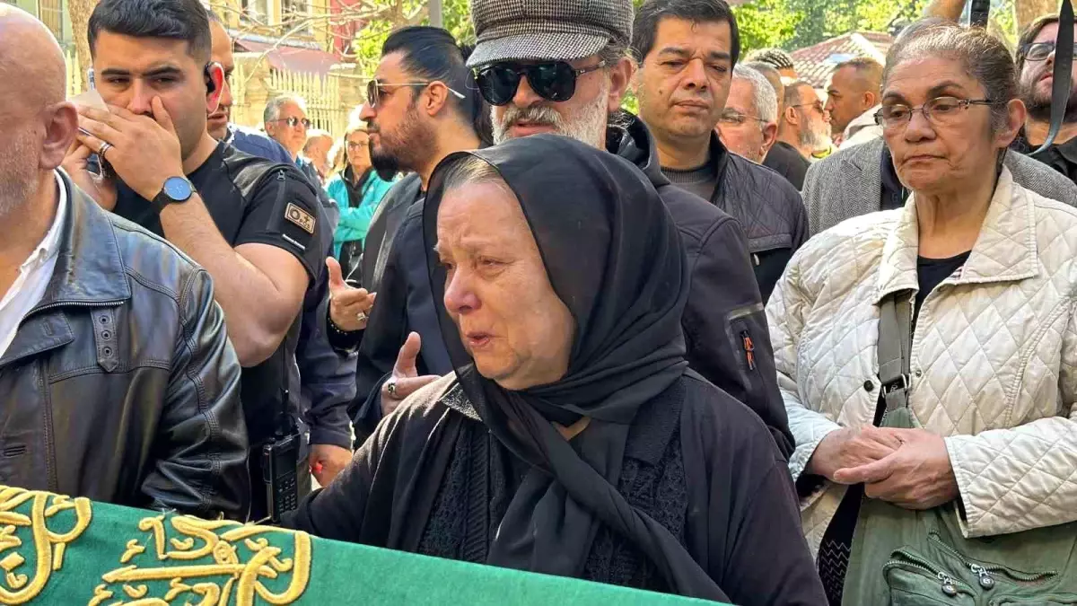 Roman Müziğinin Ünlü İsimlerinden Ayhan Küçükboyacı Vefat Etti
