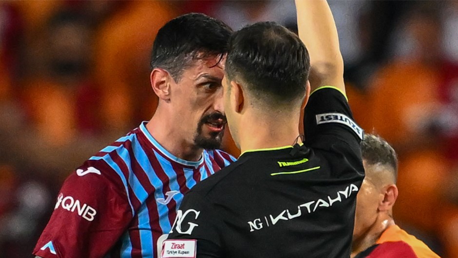 Galatasaray Zafere Ulaştı: Ziraat Türkiye Kupası'nda Trabzonspor'u Mükemmel Performansla Mağlup Etti