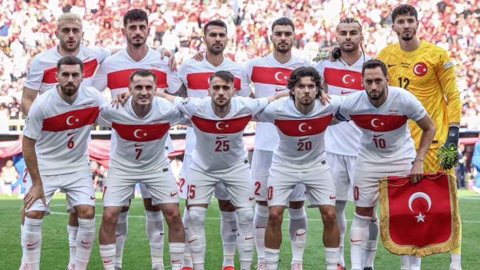 Beşiktaş, Türkiyeye Dönmek İsteyen Milli Futbolcuya Sürpriz Teklif Hazırlığında