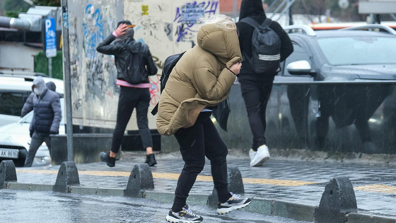 19 İlde Fırtına ve Sağanak Uyarısı: Meteoroloji'den Turuncu ve Sarı Kodlu Alarm