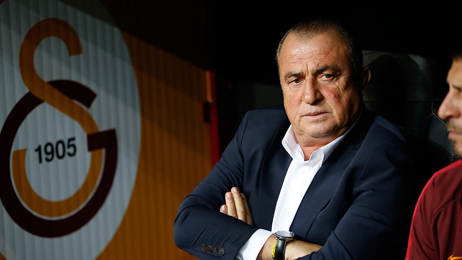 Fatih Terim, Galatasaray'ın UEFA Kupası Zaferinin Yıl Dönümünde Taraftarlara Seslendi