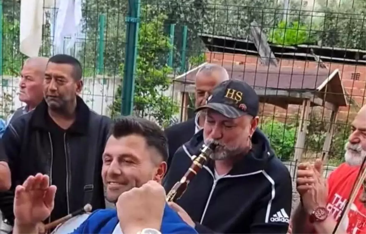 Ünlü Klarnetçi Hüsnü Şenlendirici, İznik'te Düğün Coşkusuna Katıldı