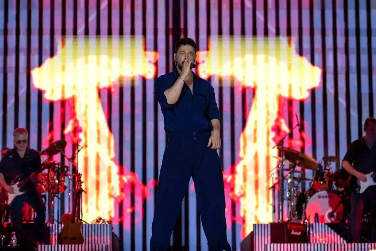 Murat Boz, Manisa'da On Binlerce Hayranına Unutulmaz Bir Konser Sundu