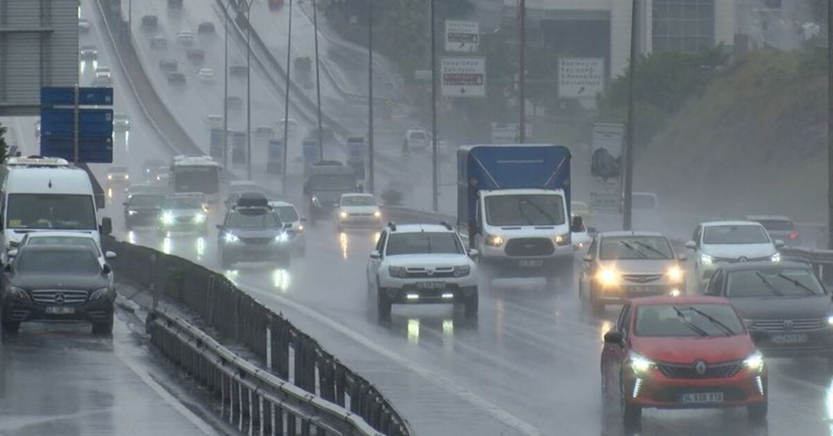 İstanbul'da Sağanak Yağış Devam Ediyor: Ulaşımda Aksaklıklar Yaşanıyor