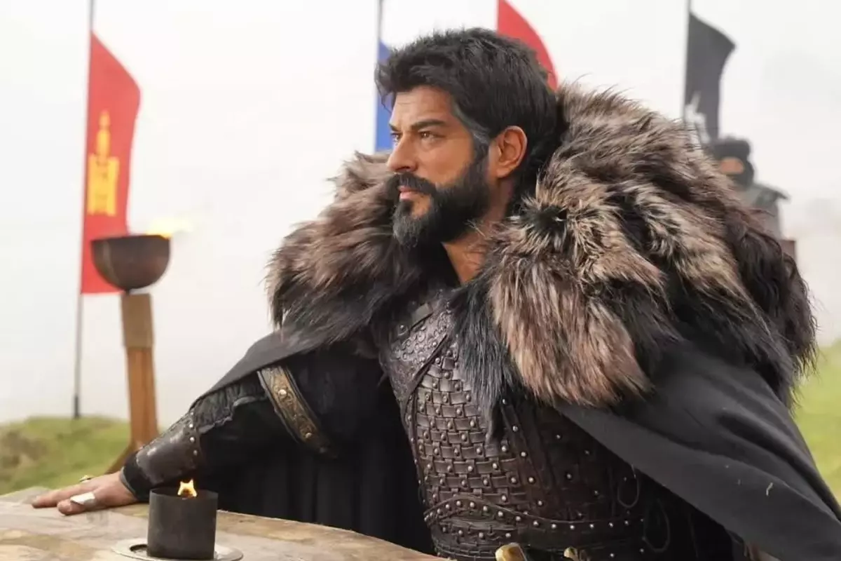 Burak Özçivit ve Fahriye Evcen'den Romantik Paylaşım