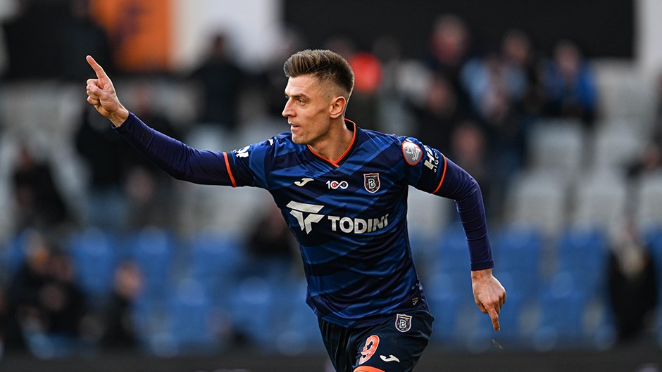 Başakşehir'den Katar'a Golcü Transferi: Krzysztof Piatek Al Duhaile Katılıyor