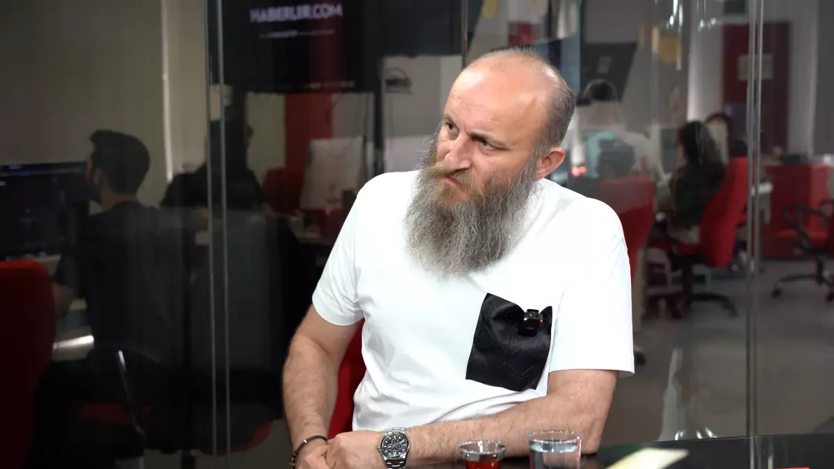 Oyuncu Çetin Altay, Babasının Ünlü Olmasını Arzuladığını Duyurdu