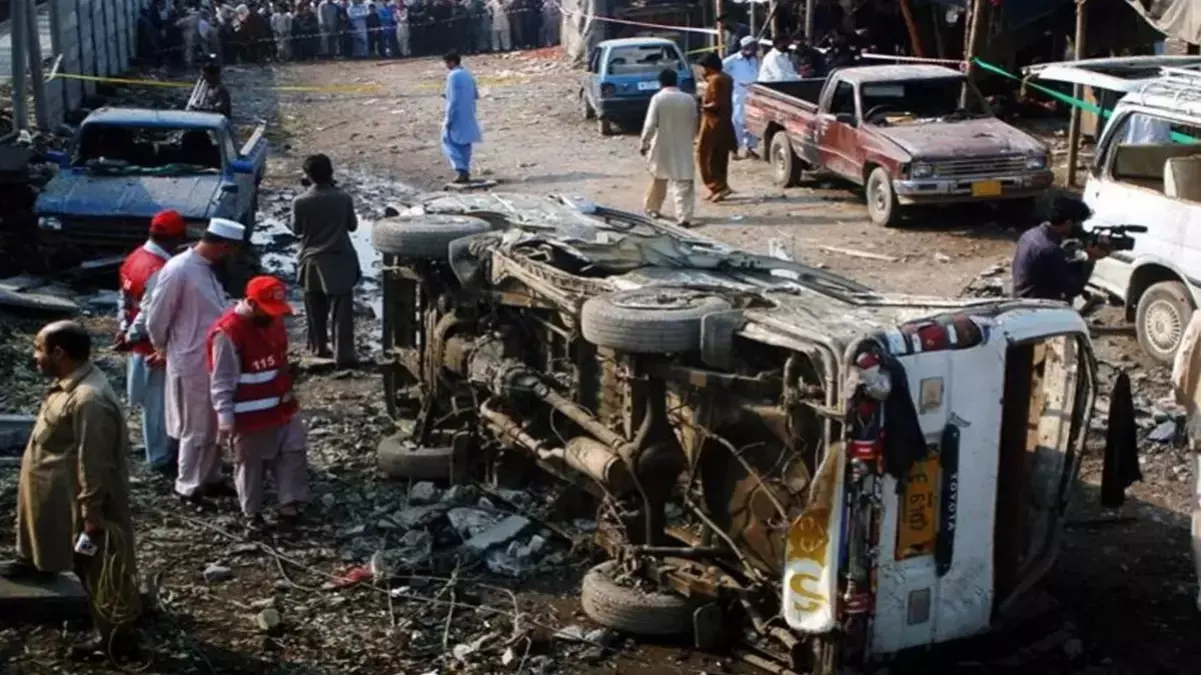 Pakistan'da Okul Otobüsüne Saldırı: 5 Ölü, 38 Yaralı