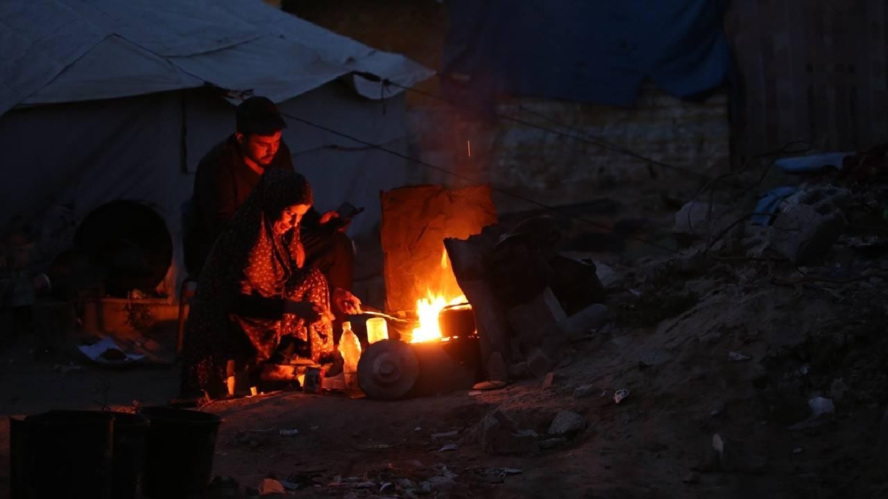 Gazze'de İsrail Saldırılarında 75 Filistinli Hayatını Kaybetti
