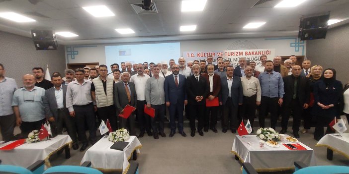 Konya'da Vakıflar Bölge Müdürlüğü Bilgilendirme Toplantısı Düzenlendi
