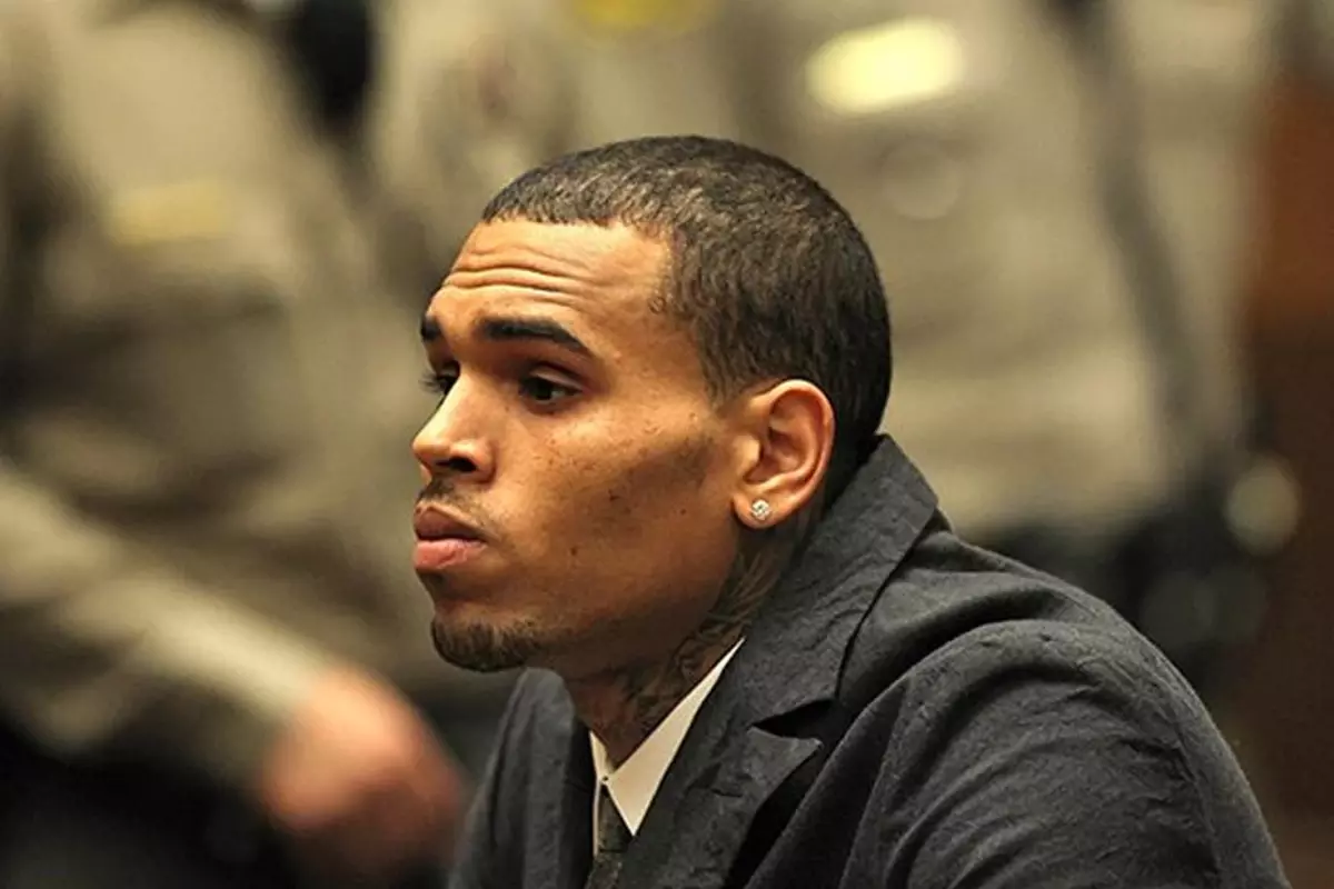 Chris Brown, Londra'da Şişe Saldırısı Davası Sonrası Kefaletle Serbest Bırakıldı