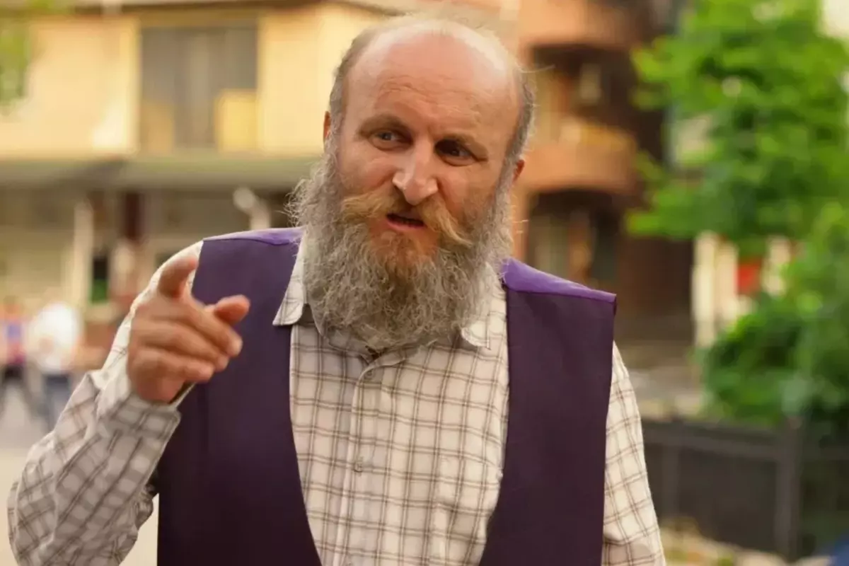 Oyuncu Çetin Altay, Annesinin Ölüm Nedenini Duyurdu: Siroz Genetik Bir Hastalık