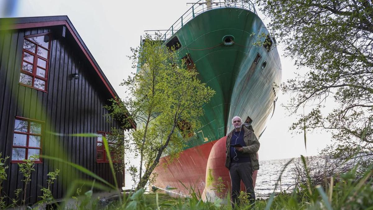 Norveç'te Dev Kargo Gemisi Evin Önüne Oturdu, Vatandaş Şaşkınlıkla Uyandı