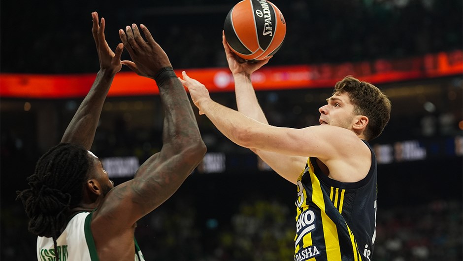 Fenerbahçe - Panathinaikos Maçında İlk Yarıda Hakem Tartışması