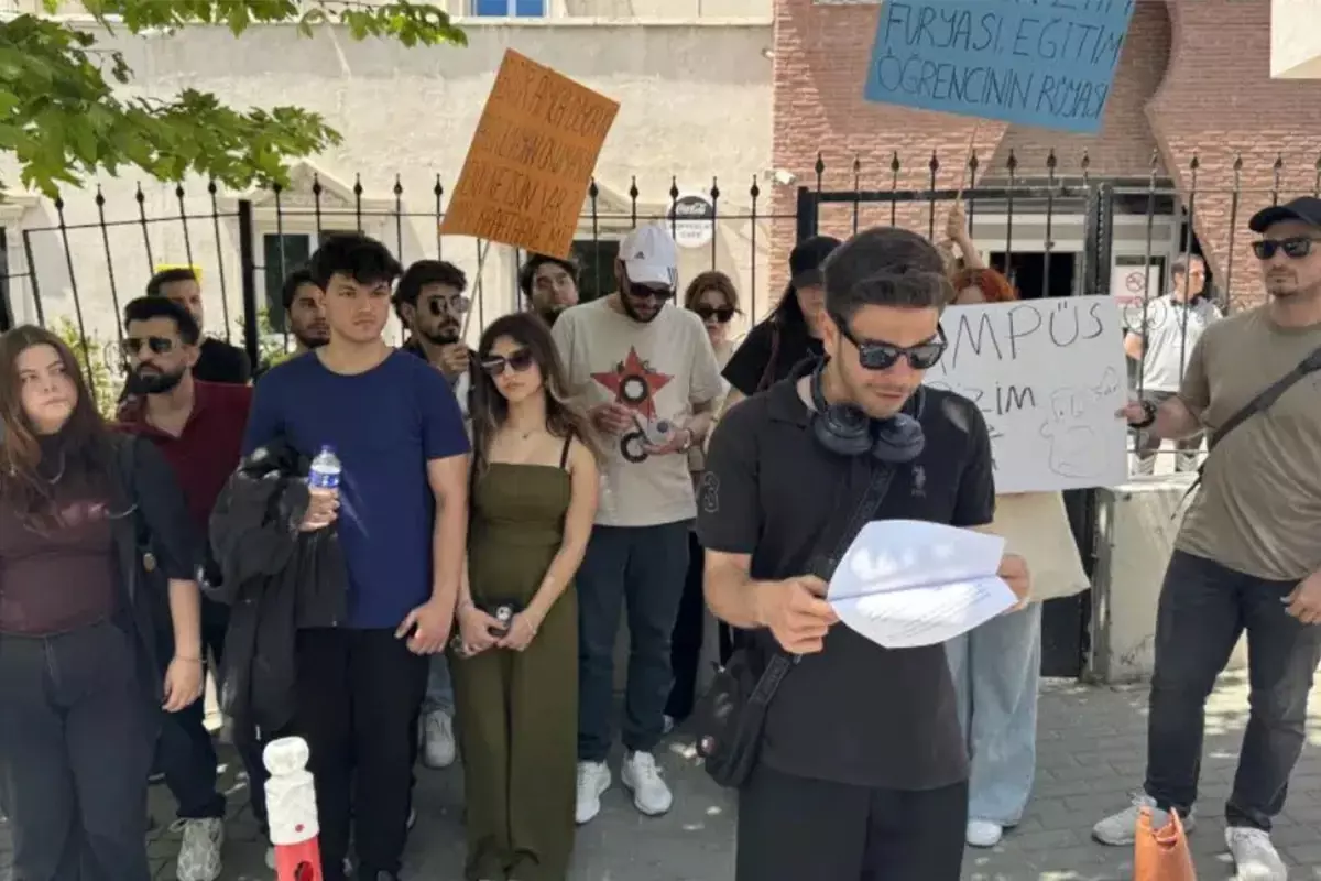 İstanbul Üniversiteliler Yüzde 74'lük Zamı Protesto Etti