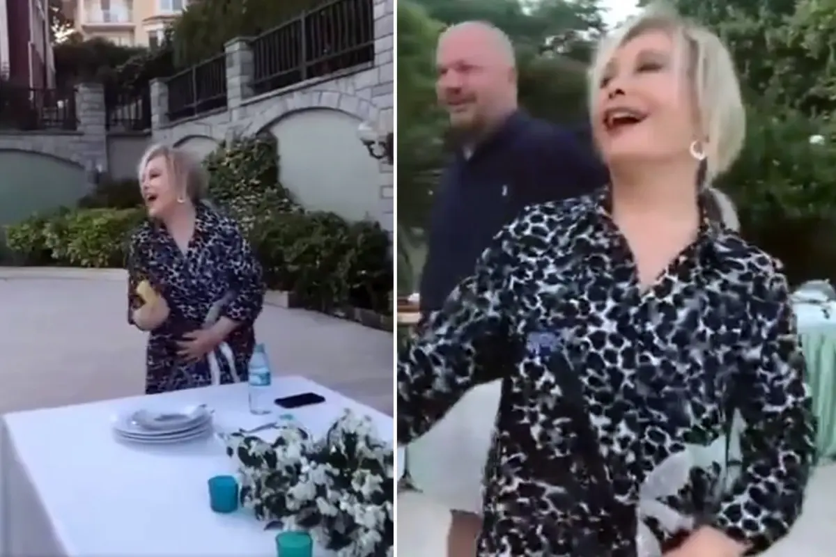 Emel Sayın Komşularıyla Unutulmaz Bir Akşam Yaşadı