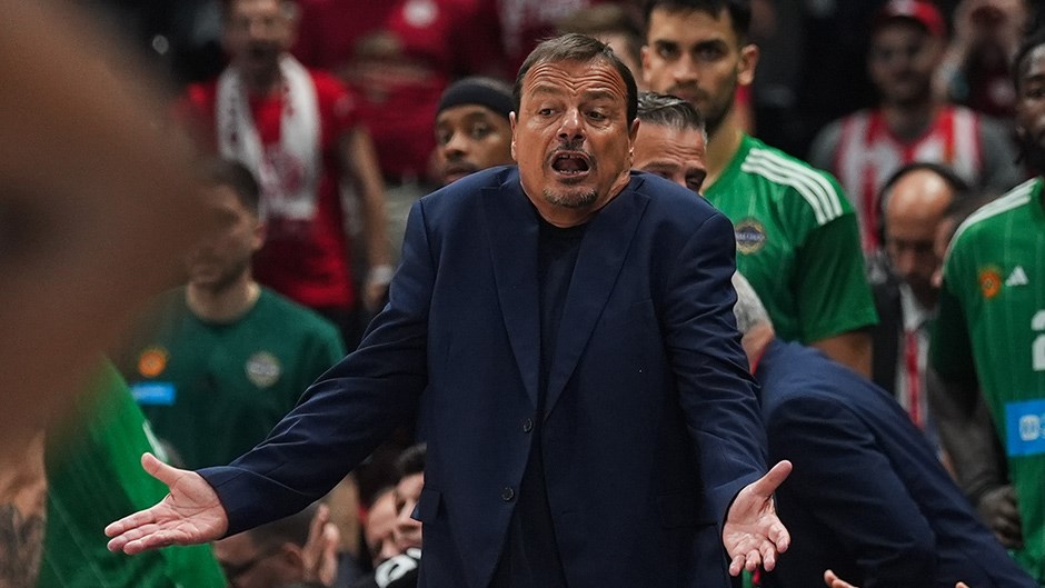 Fenerbahçe EuroLeague Finaline Yükseldi: Yunan Basını Ataman'ın Kararını Eleştirdi