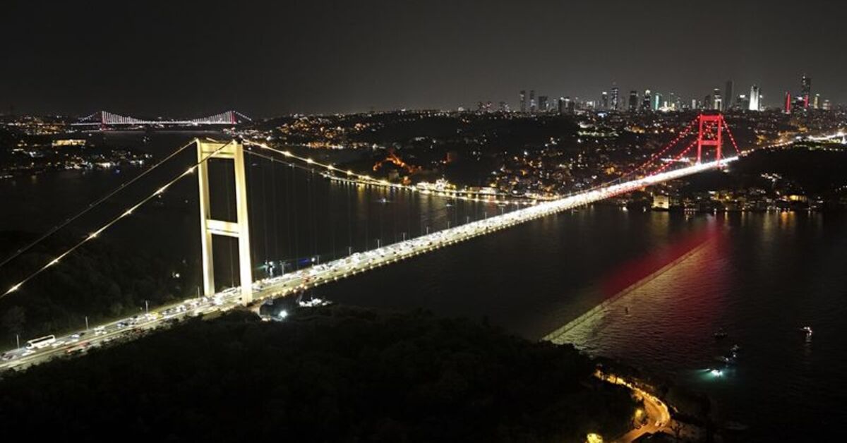 İstanbul ve Çanakkale Boğazı Galatasaray Şampiyonluğuyla Işıklandı