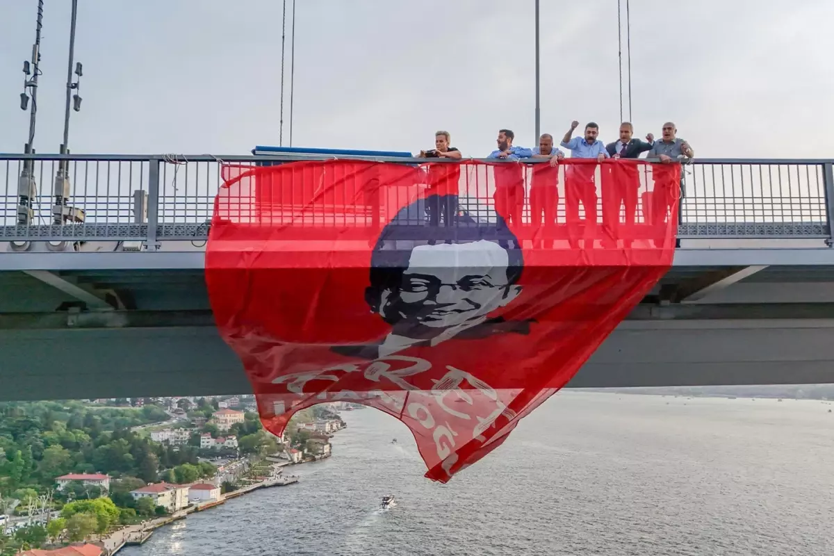 15 Temmuz Şehitler Köprüsü'ne Asılan Pankart Hakkında İnceleme Başlatıldı
