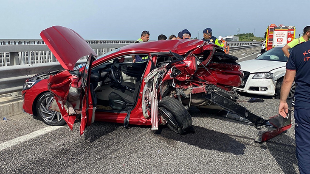 Kocaeli'de Zincirleme Kaza: 5 Yaralı, Otomobildeki Hava Yastıkları Açılmadı