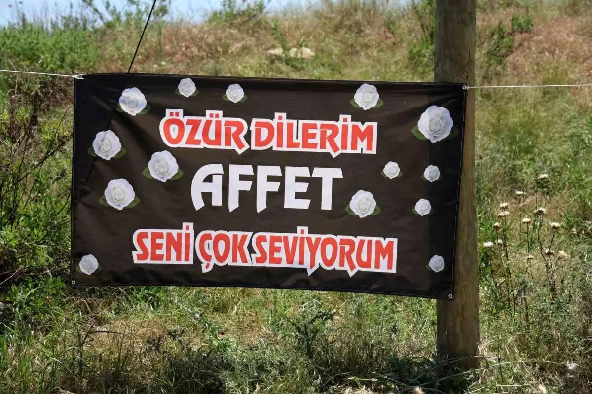Adana Sokaklarında Gizemli Aşk İlanı: 