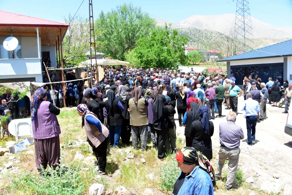 Fransada Baltayla Öldürülen Hasan Horoz Kahramanmaraş'ta Toprağa Verildi