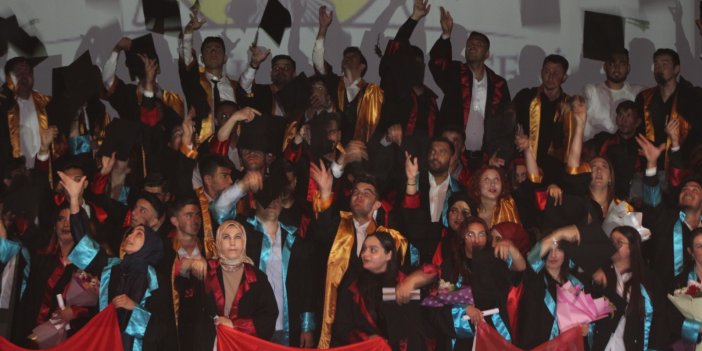 Karapınar Aydoğanlar Meslek Yüksekokulu'nda Mezuniyet Coşkusu