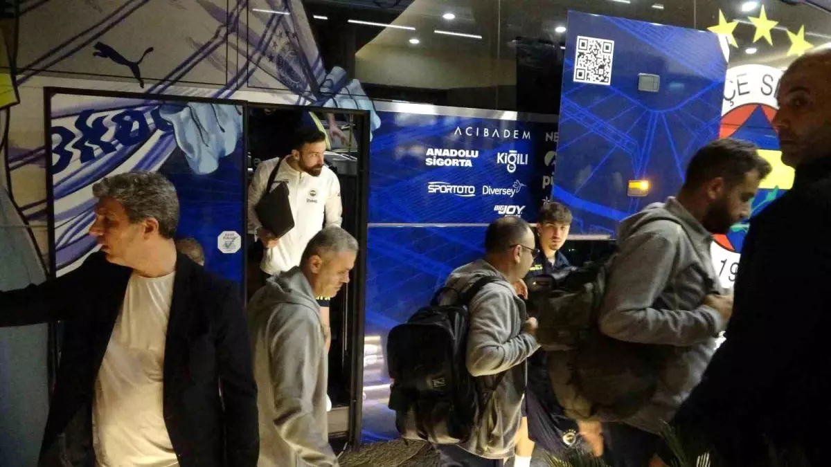Fenerbahçe Mersine'de Maç Öncesi Taraftar Coşkusu