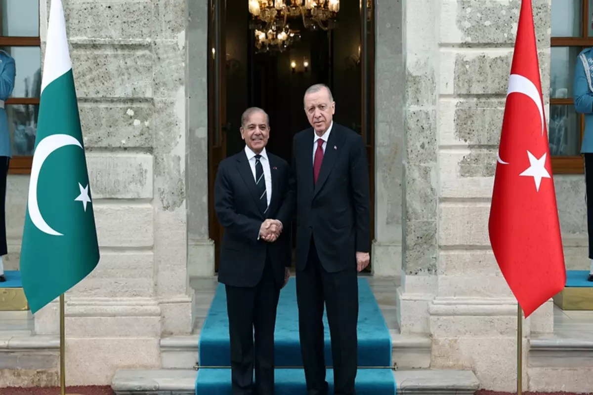 Cumhurbaşkanı Erdoğan, Pakistan Başbakanı Şerif ile İstanbul'da Görüşüldü