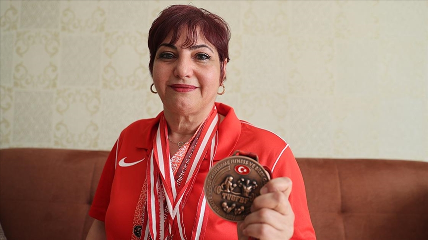 Sivaslı Gülçin Savun, Engelli Bilek Güreşinde Dünya Şampiyonluğuna Hazırlanıyor