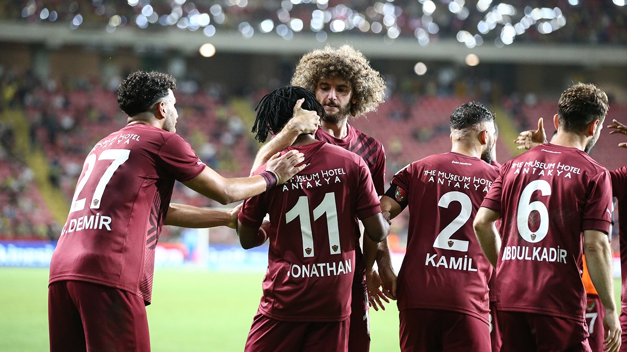 Fenerbahçe, Hatayspor Karşısında Ağır Bir Yenilgi Aldı