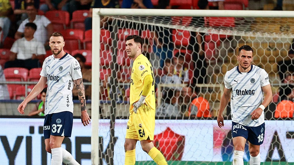 Fenerbahçe'ye Tarihi Şok: Transfer Gelişmeleri ve Spor Gündemi