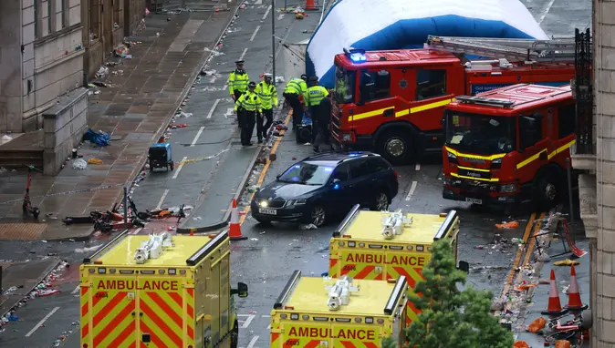 Liverpool Şampiyonluk Kutlamalarında Kalabalığın İçine Dalınmasıyla 47 Yaralı