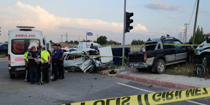 Konya'da Otomobil ve Kamyonet Çarpışmasında Karı Koca Hayatını Kaybetti, 4 Yaralı