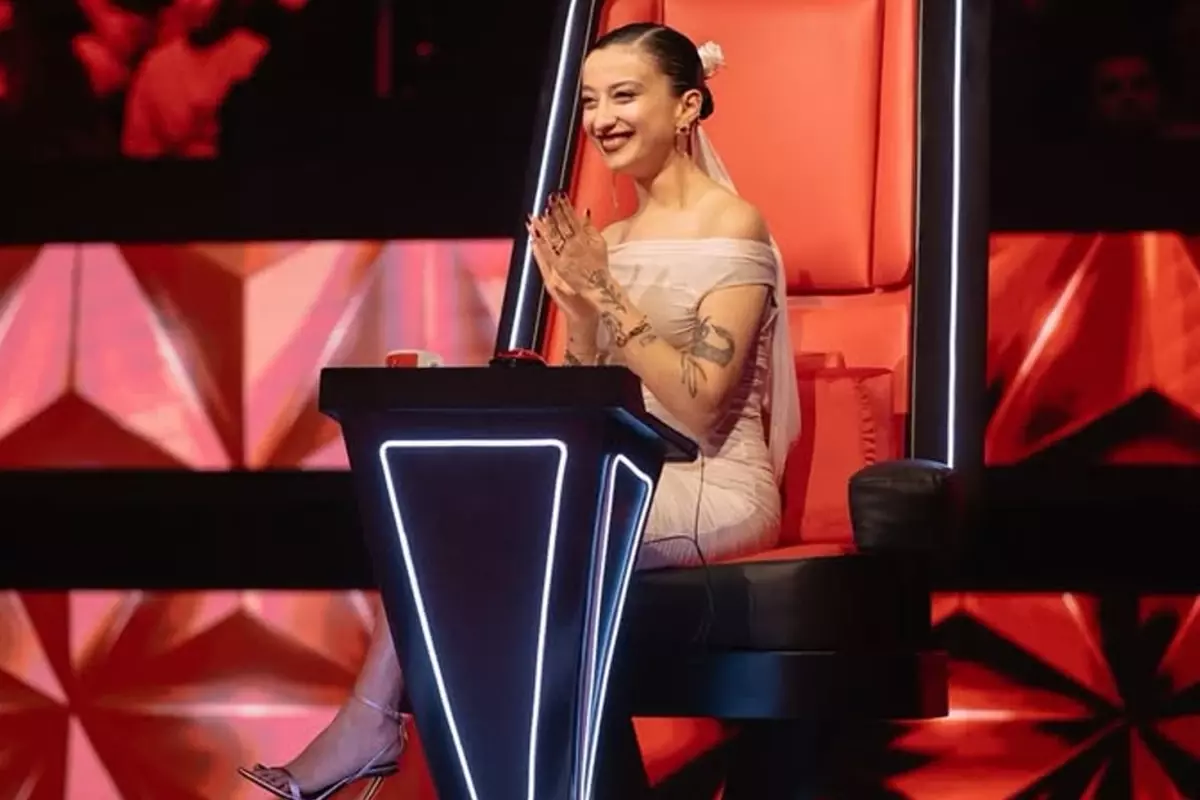 Melike Şahin Turne Dönüşü Doğal Güzelliğiyle Takipçilerini Büyüledi