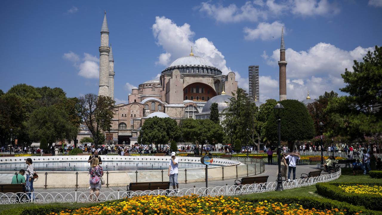 Ayasofya'nın Cami Statüsü Tartışmaları: Tarihi Vakfiyenin Önemi