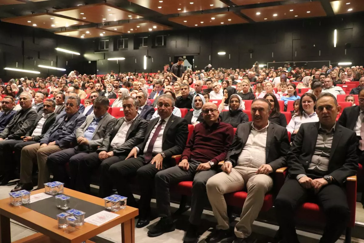 Kayseri Adliyesi'nde Türkiye'nin İlk Adliye Ritim Topluluğu Konser Verdi