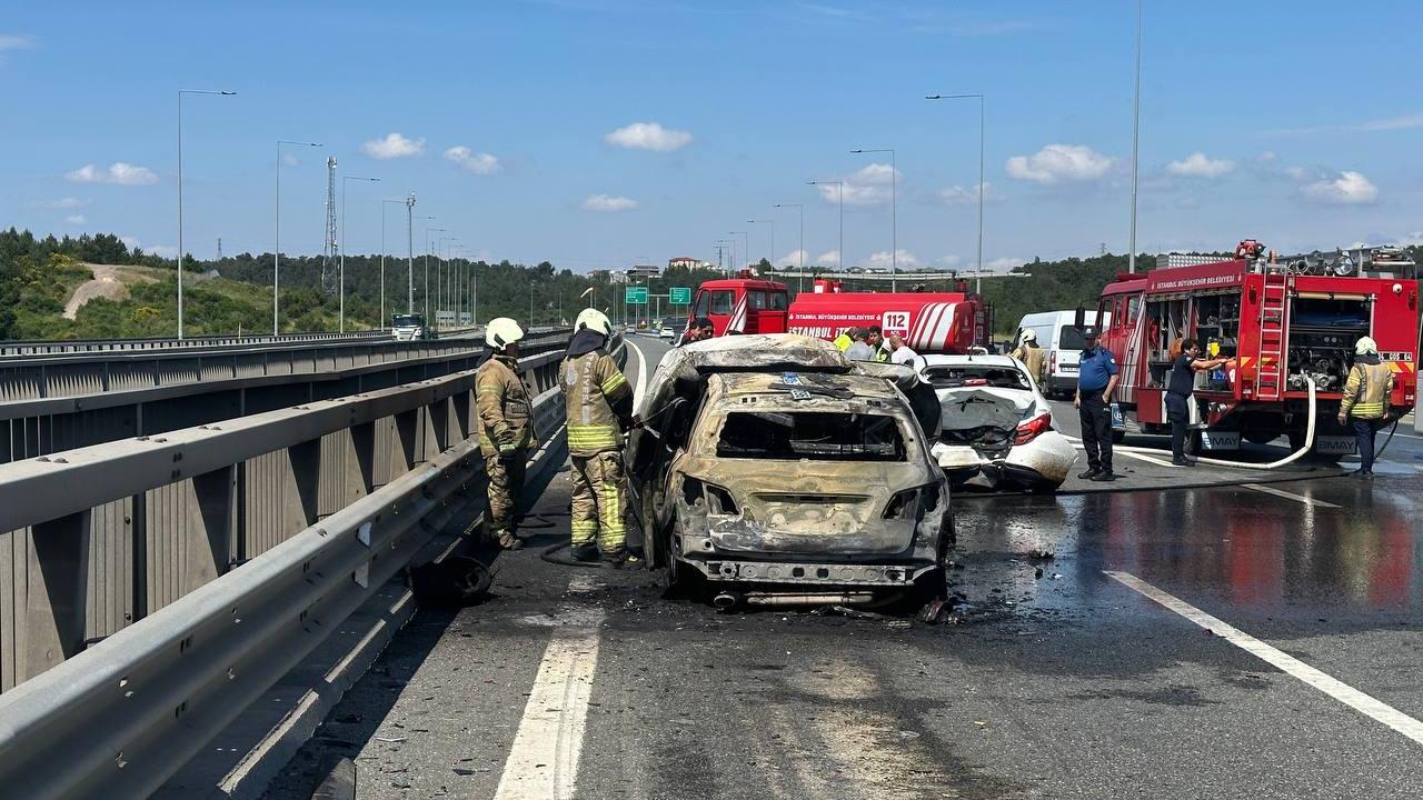 Kuzey Marmara Otoyolunda Zincirleme Kaza: 2 Araç Alev Alev Yandı
