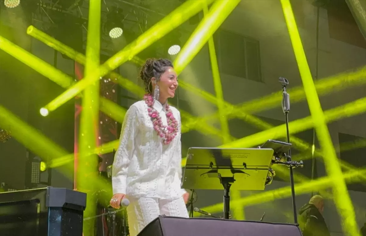 Isparta Gül Festivali'nde Öykü Gürman Coşkusu