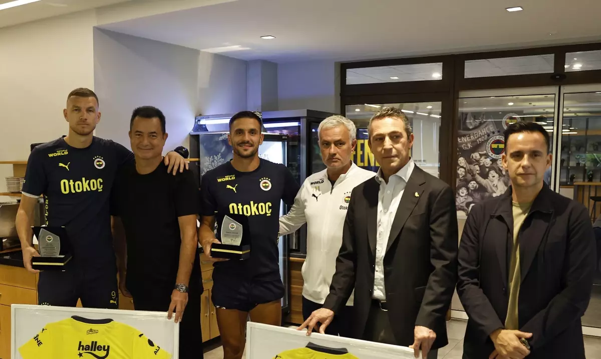 Fenerbahçe'de Dzeko ve Tadice'ye Duygusal Veda Töreni Düzenlendi